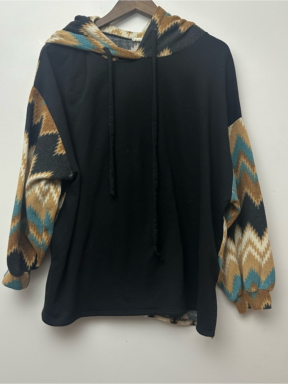 Women’s Large Black Aztec Print Sleeve Hoodie Southwestern Boho Pullover